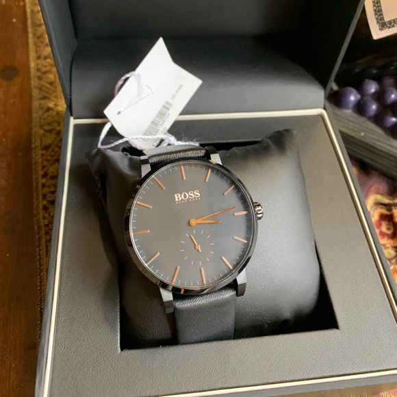 SOLD⛔️Authentic BOSS 42 Ionic plated steel leather watch - Picture 13 of 13